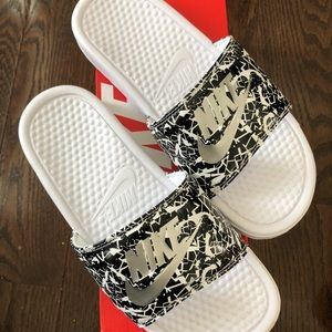 Nike Benassi Slides